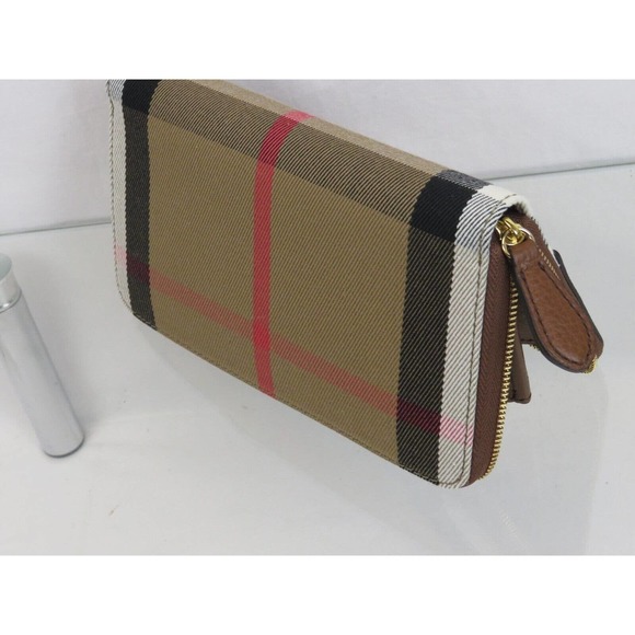 BURBERRY ELMORE BROWN HOUSE CHECK DERBY LEATHER ZIP AROUND LOGO CLUTCH WALLET - Picture 3 of 12